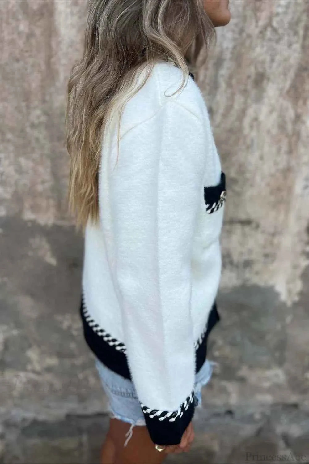 Eleganter Wollmantel mit Farbkontrast, Knöpfen und eleganter Tasche