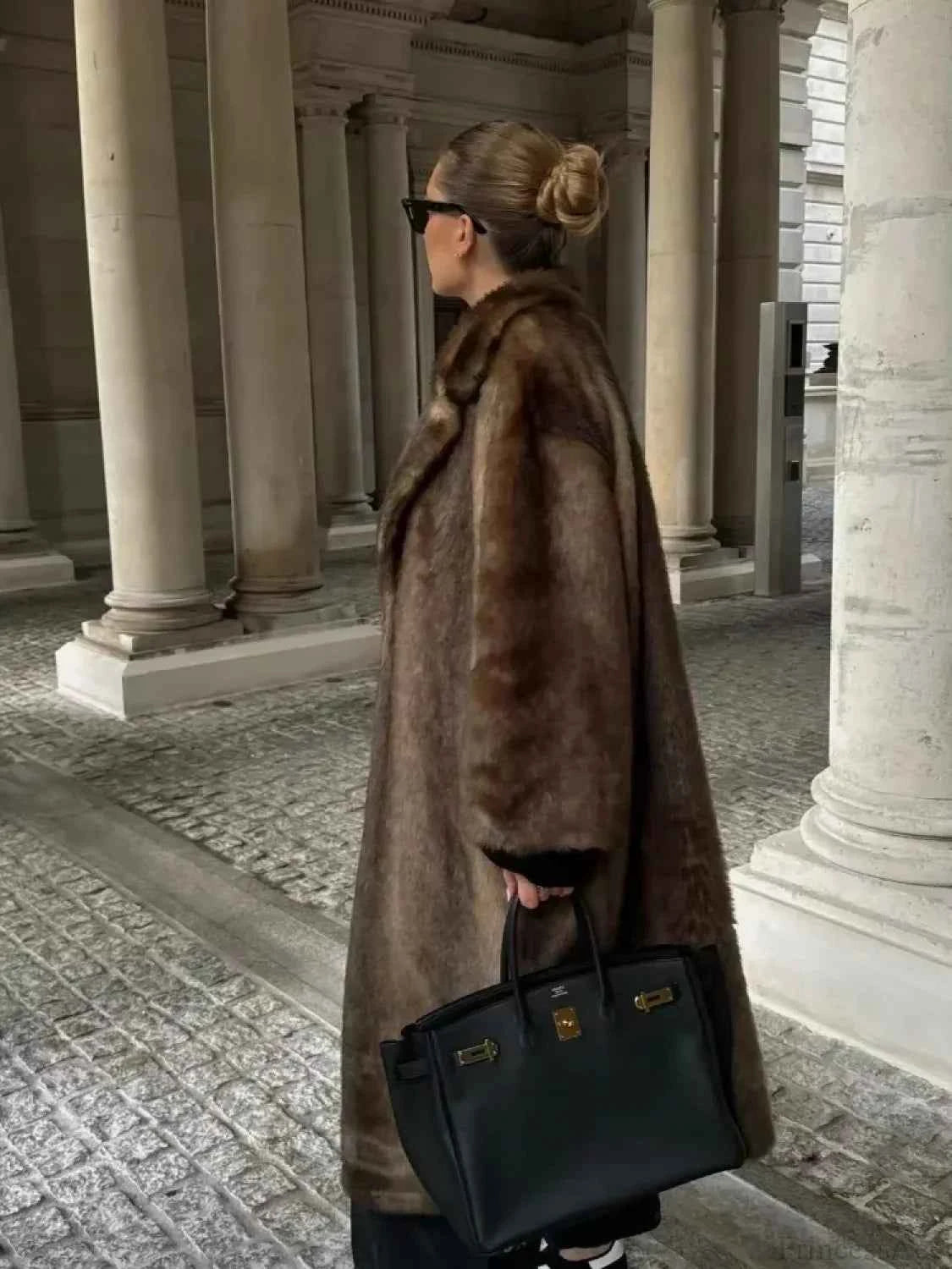 Schicker Wollmantel mit Gürtel und Langärmeln für einen eleganten Look