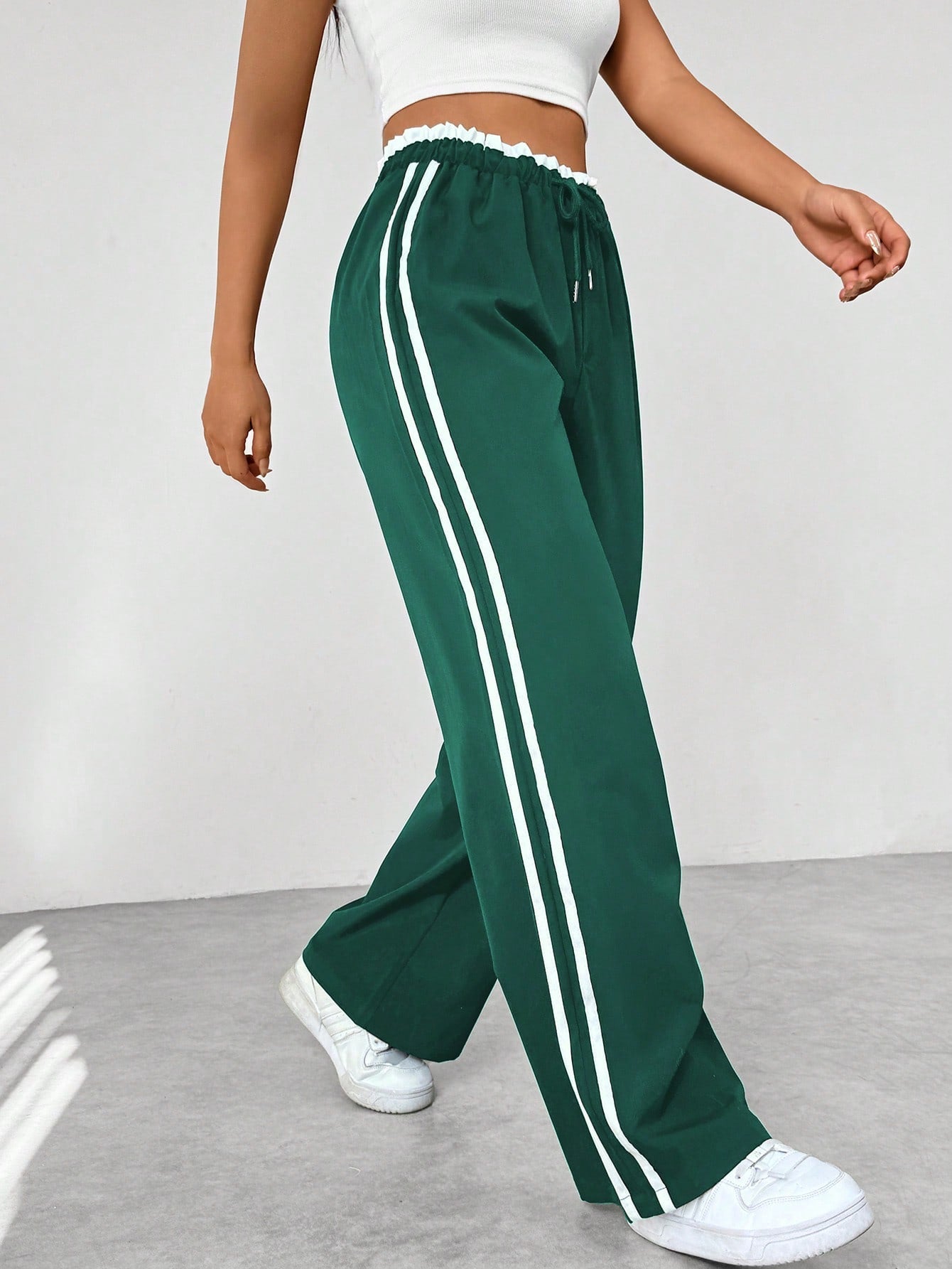 Ella | Modischer und bequemer weiter Sporthose für einen stilvollen Look