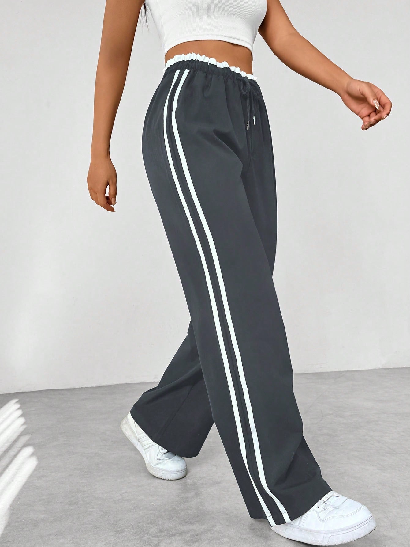 Ella | Modischer und bequemer weiter Sporthose für einen stilvollen Look