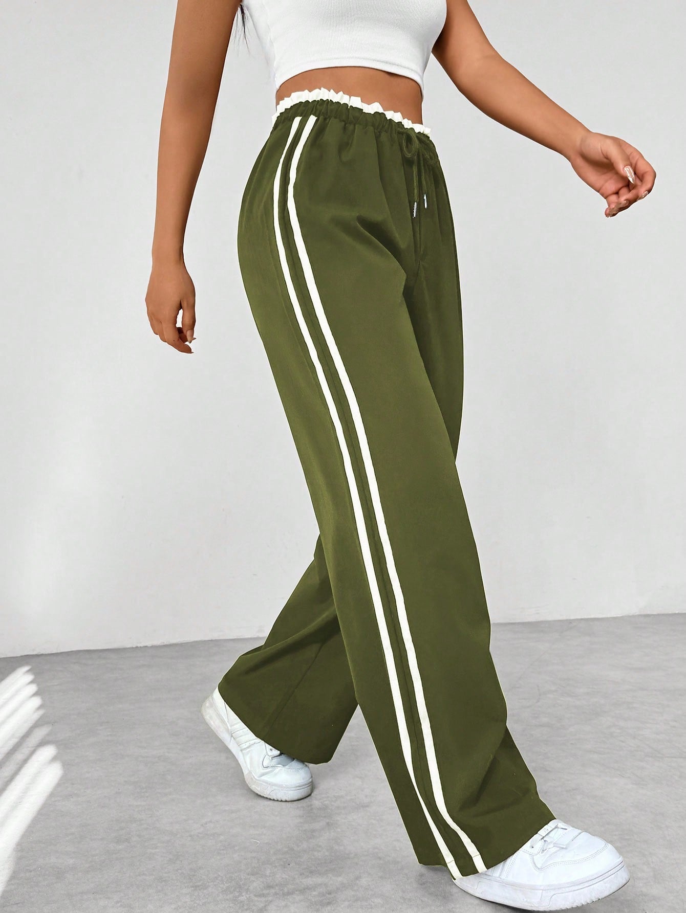 Ella | Modischer und bequemer weiter Sporthose für einen stilvollen Look