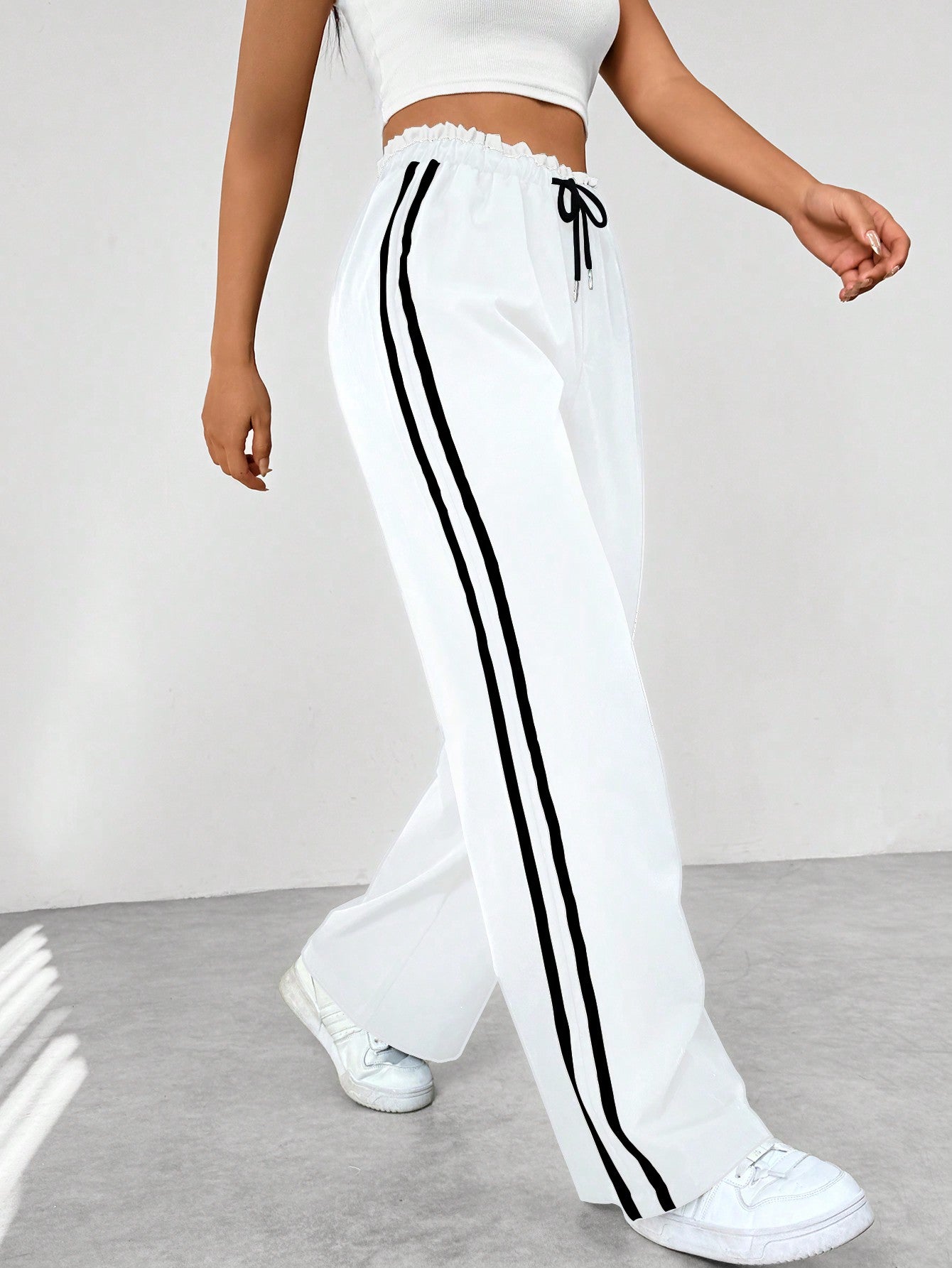 Ella | Modischer und bequemer weiter Sporthose für einen stilvollen Look