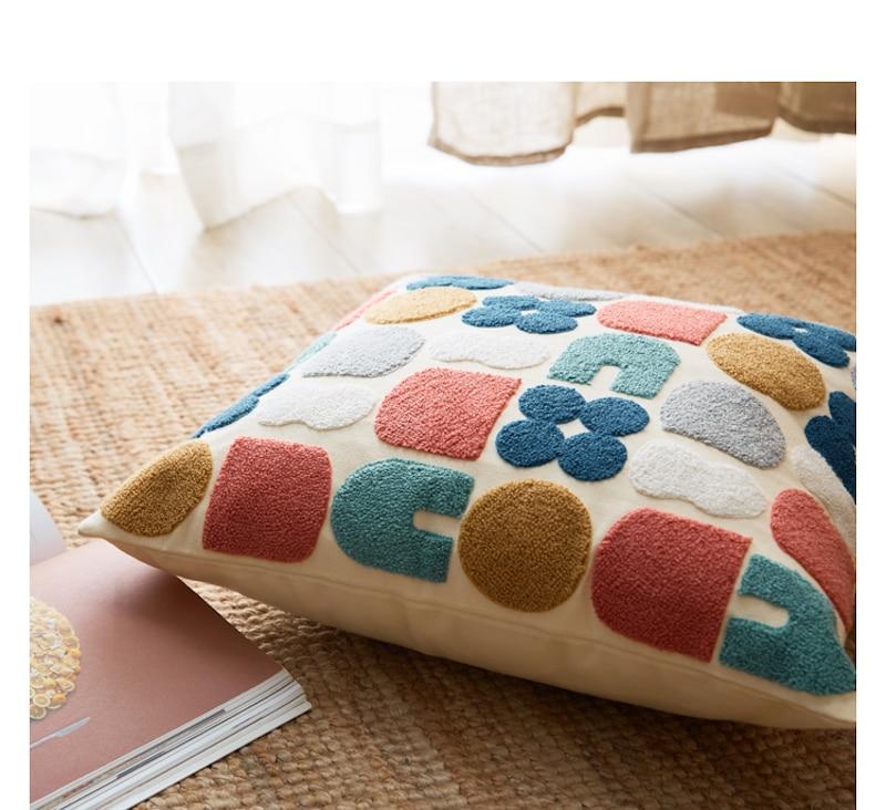 Arthena - Luxuriöse Bestickte Zierkissen mit Trendigen Abstrakten Boho-Formen für Ihr Wohn- und Schlafzimmer