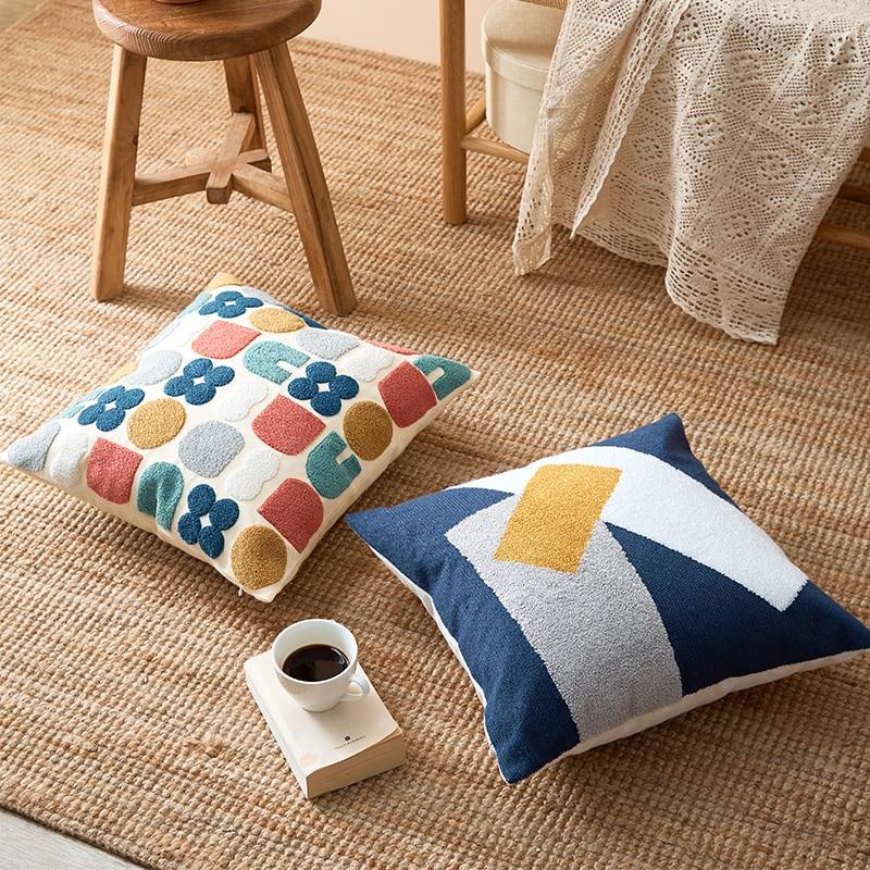 Arthena - Luxuriöse Bestickte Zierkissen mit Trendigen Abstrakten Boho-Formen für Ihr Wohn- und Schlafzimmer