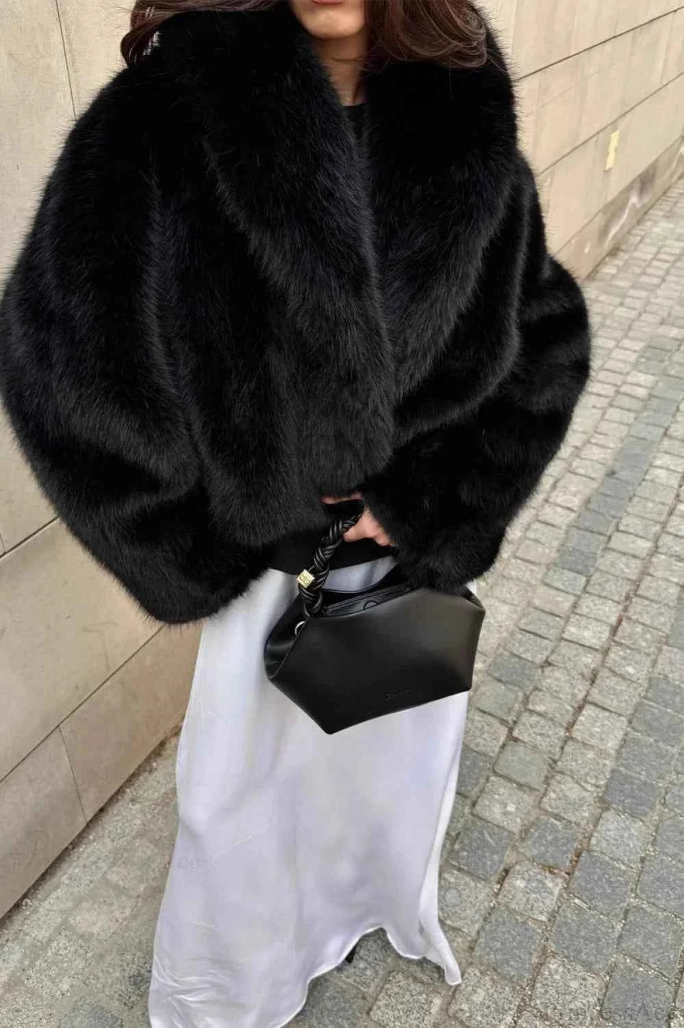 Bleibe kuschelig mit unserem langen Mantel aus Synthetischer Pelzinnenfutter und Pelzkragen