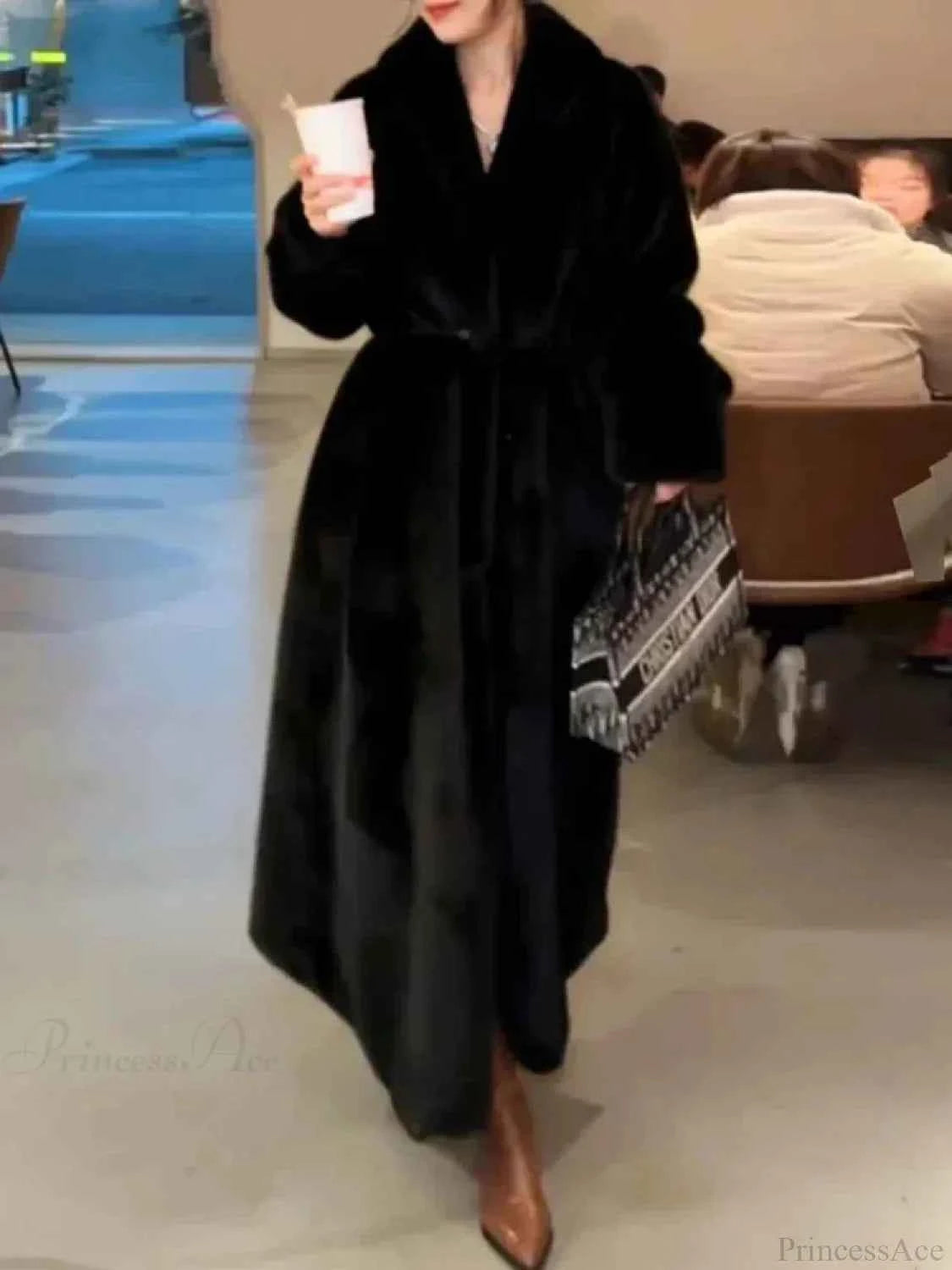 Ausgezeichnete Faux-Fell-Jacke mit Wendekragen aus luxuriösem Synthetik-Mink