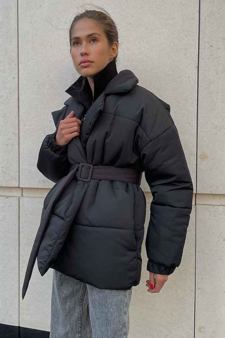 Eleganter, taillierter Wintermantel mit Revers und Gürtel