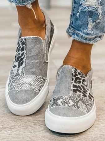 Schicke schmerzlindernde Slip-Ons für ganztägigen Tragekomfort