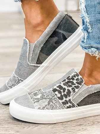 Schicke schmerzlindernde Slip-Ons für ganztägigen Tragekomfort