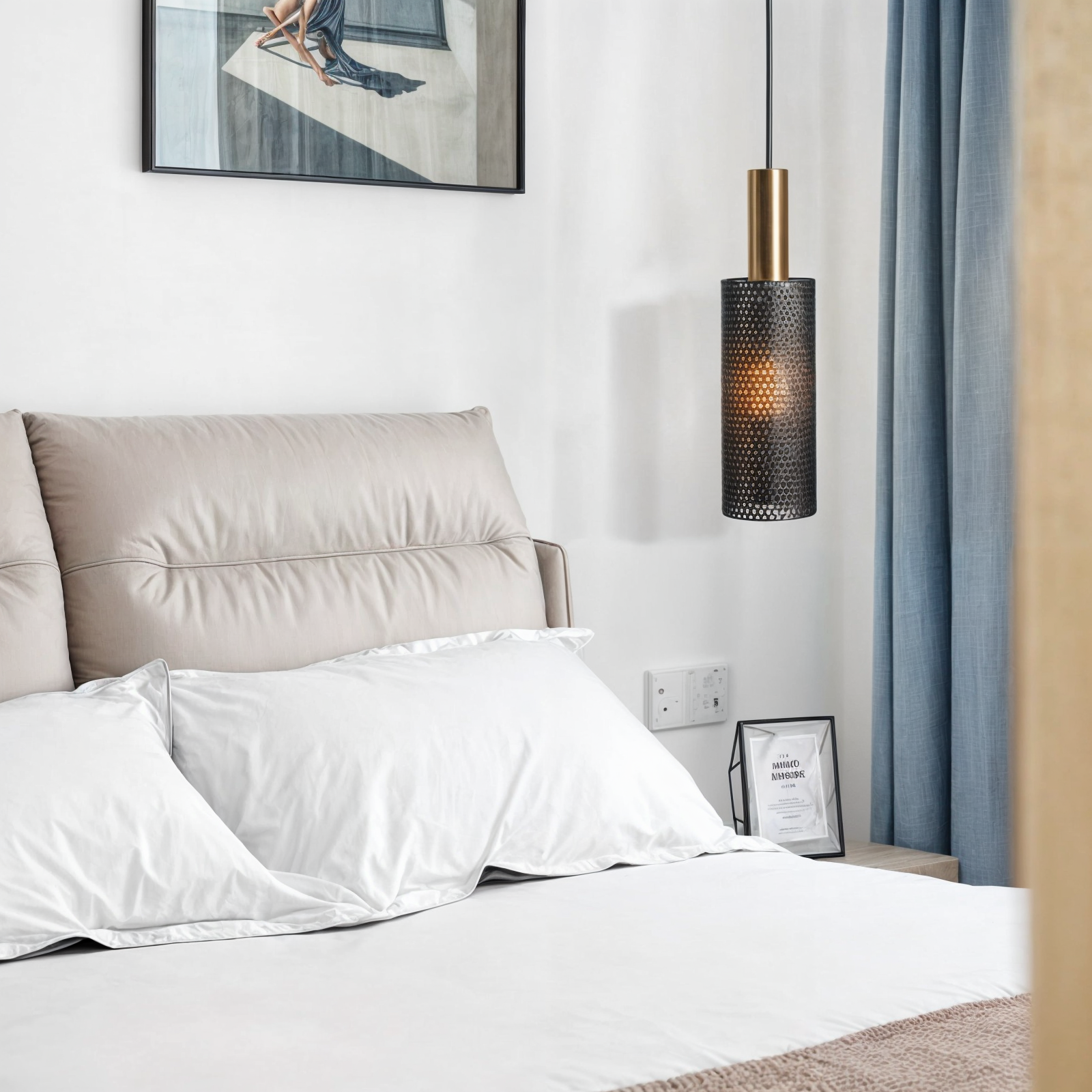 Elegante Metall-Hängelampe mit modernem Design und verstellbarem Kabel für eine edle Beleuchtung
