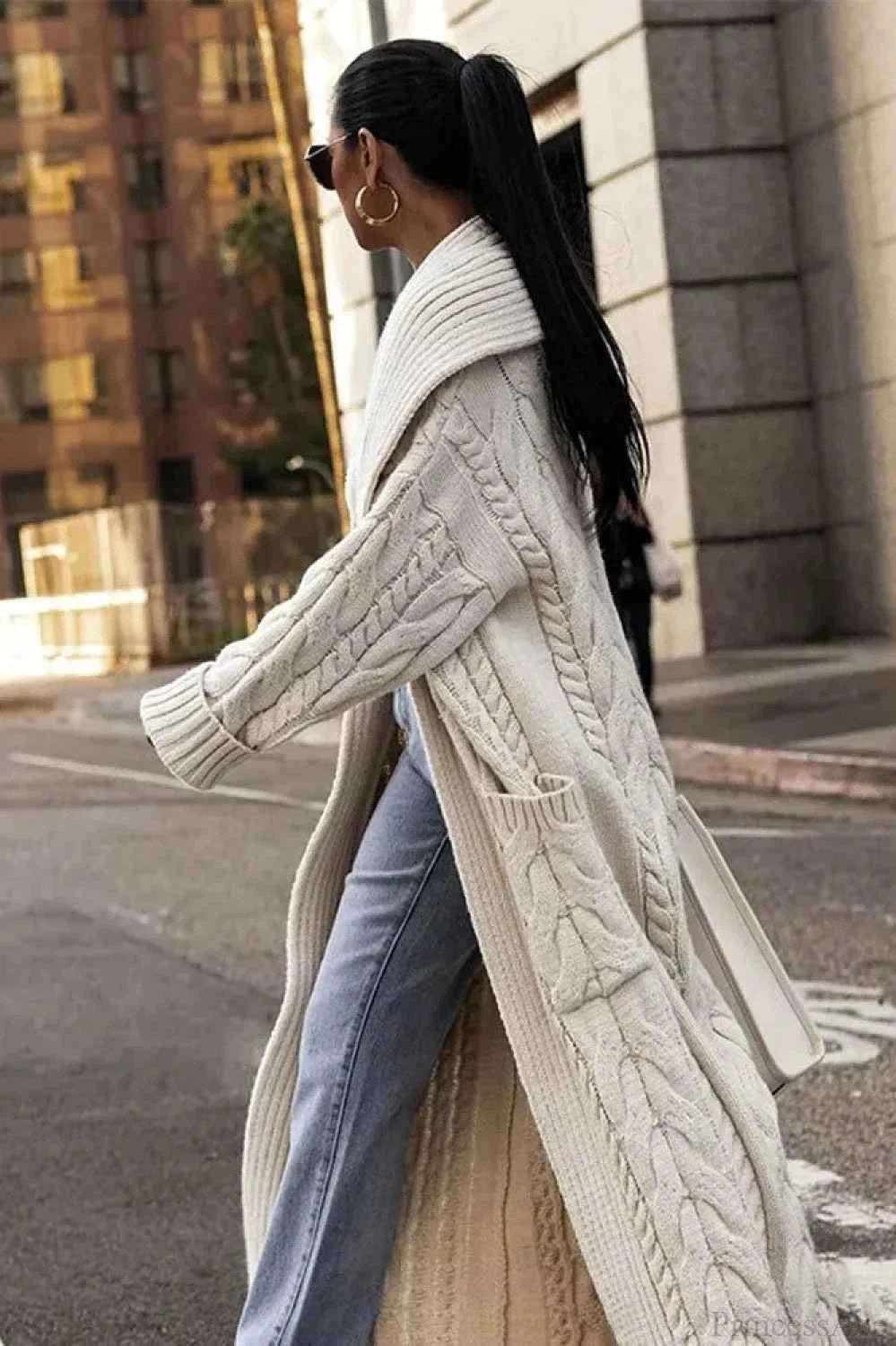 Lässiger Wollmantel mit weißen gestrickten Revers und Doppeltasche-Design