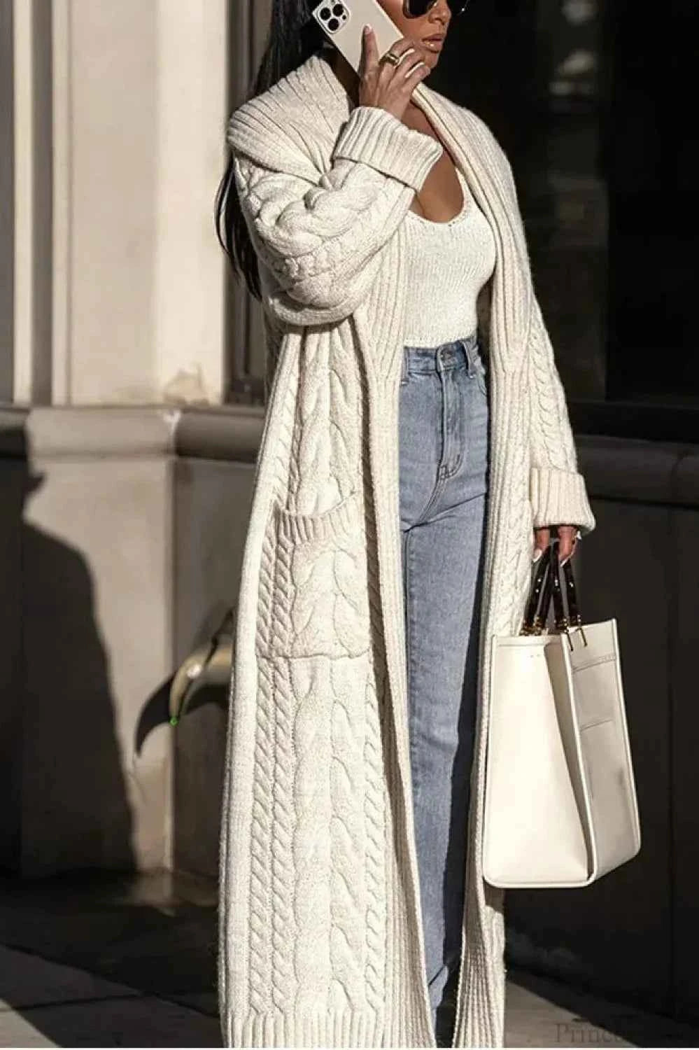 Lässiger Wollmantel mit weißen gestrickten Revers und Doppeltasche-Design