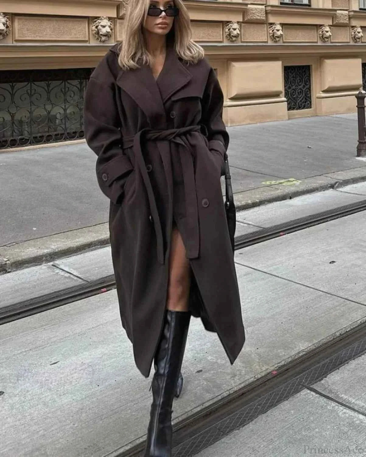 Langer Schaffell-Wollmantel mit Lederpatchwork und verstellbarem Band