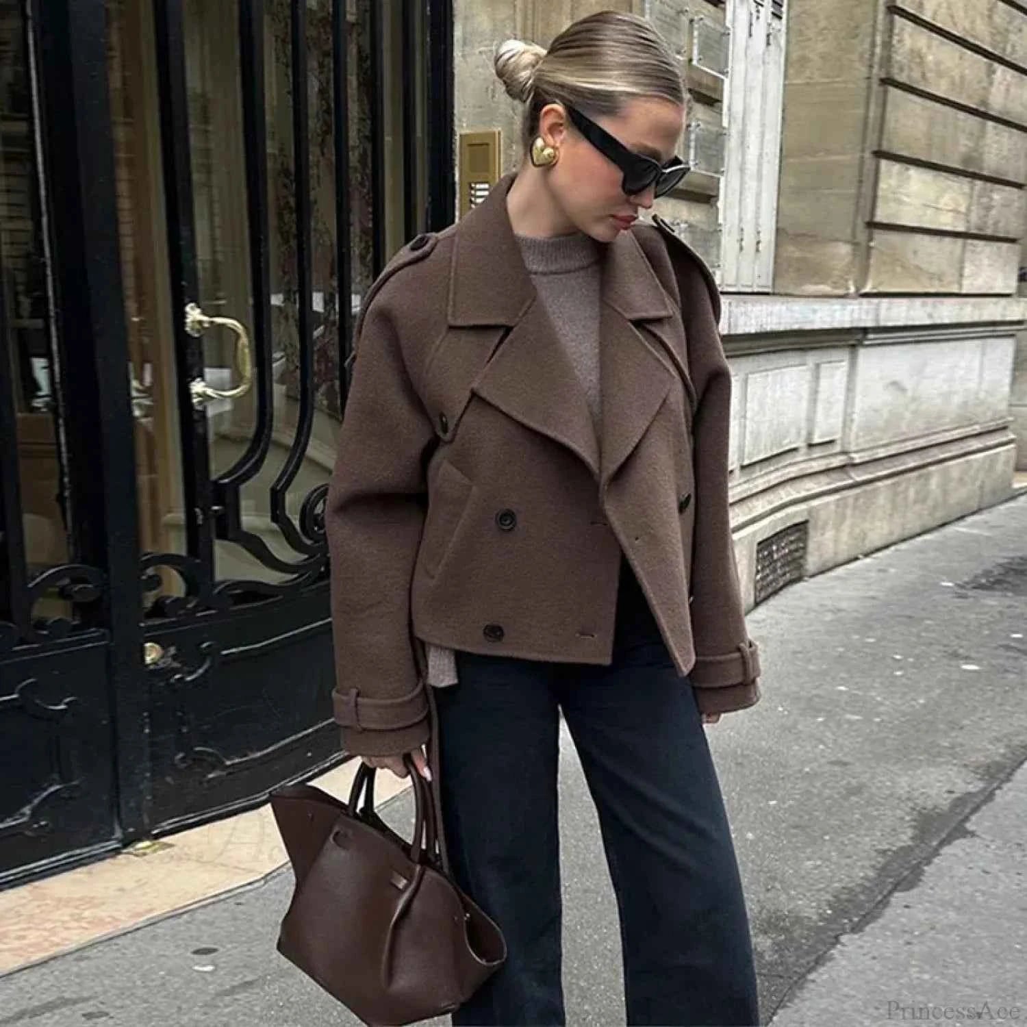 Langer Schaffell-Wollmantel mit Lederpatchwork und verstellbarem Band