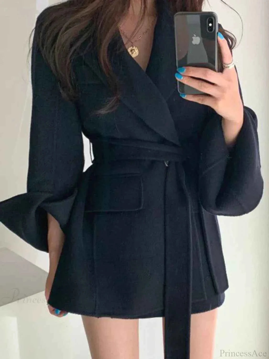 Legerer Reverskragen-Gaubenschal mit Gürtel und eingesetzten Taschen für eleganten Stil