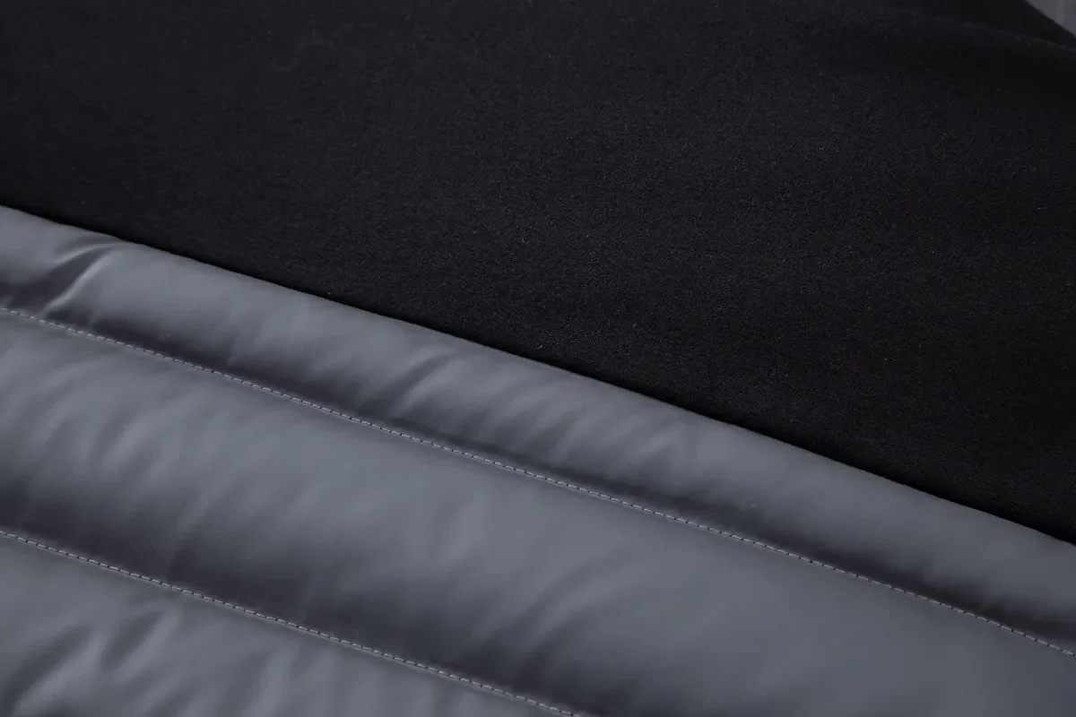 Luca – Modische Kapuzenjacke mit Reißverschluss und angesagter Steppfront