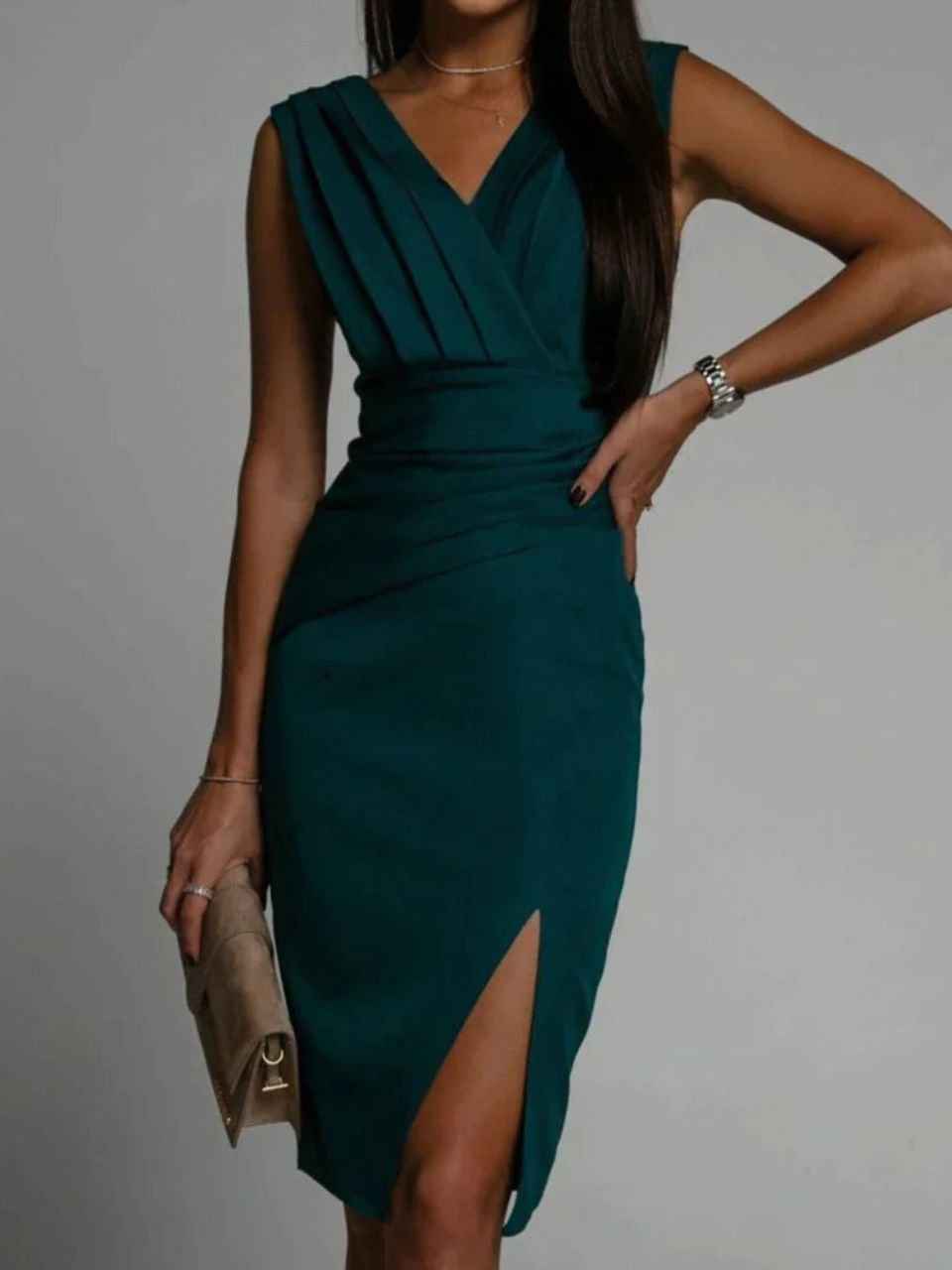 Aveline – Zeitloses, elegantes V-Ausschnitt-Kleid