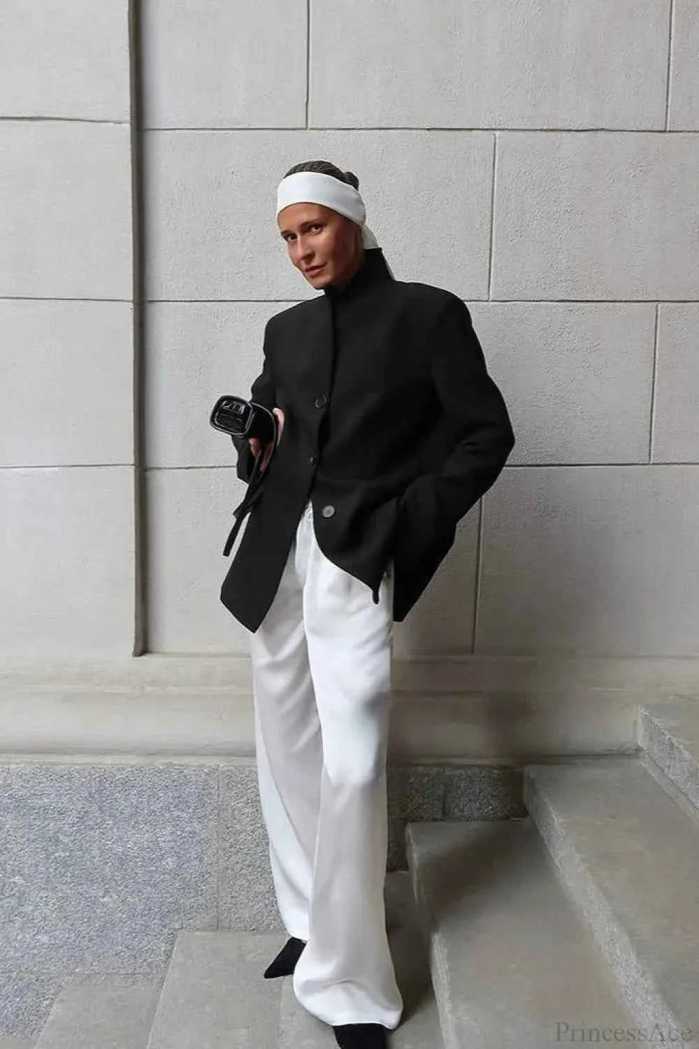 Auffälliger eleganter weißer Mantel mit einfachem Design, V-Ausschnitt für Komfort und luxuriöse Eleganz