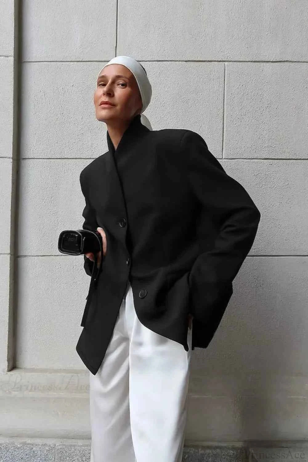 Auffälliger eleganter weißer Mantel mit einfachem Design, V-Ausschnitt für Komfort und luxuriöse Eleganz