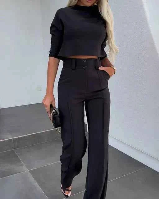 Kayla | Modernes Damen-Outfit mit Oberteil, Accessoires und stilvollen Anzughosen