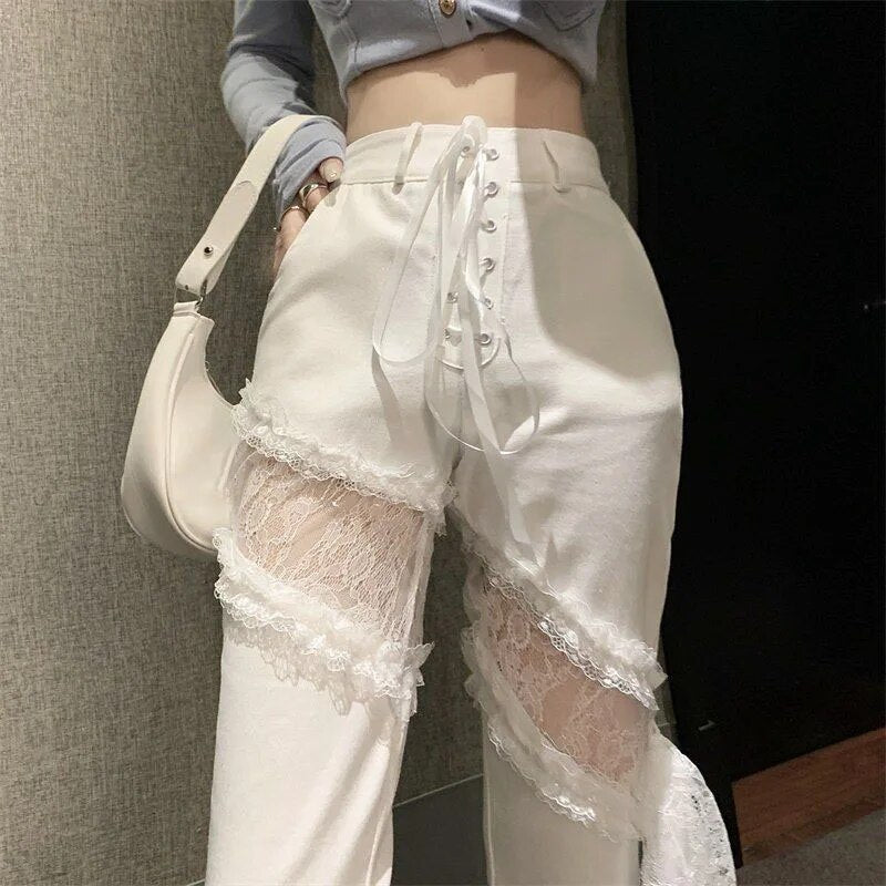 Natalia | Trendy Punk Auslaufhose mit Eleganten Spitze-Details