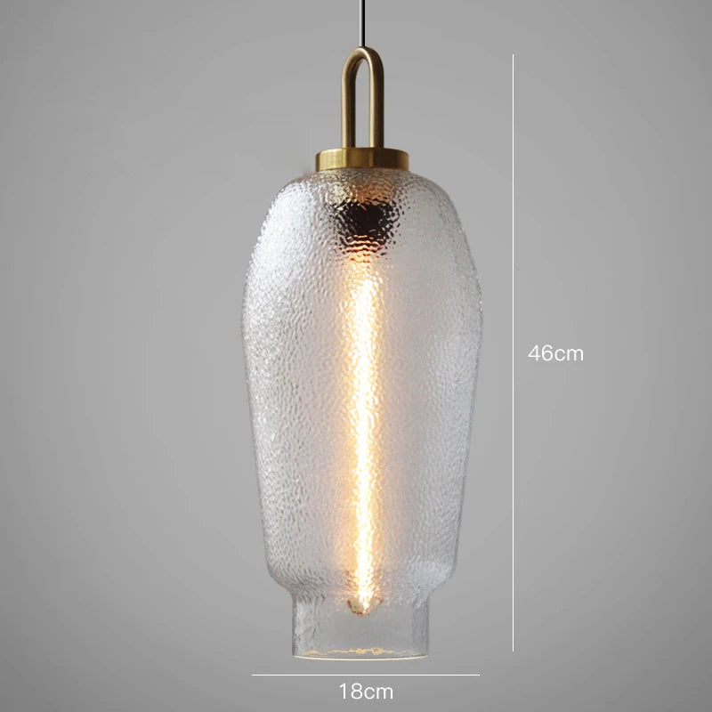 Modierende Glas- und Messingsuspension – Rustikale elegante Beleuchtung für ein stilvolles Interieur