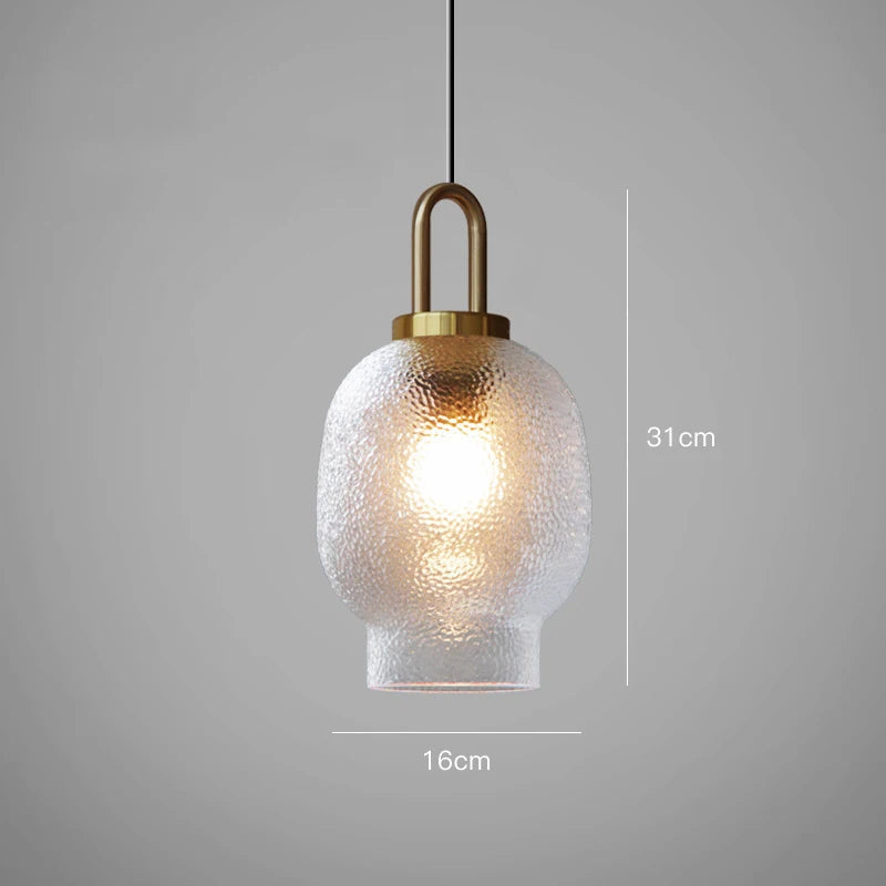 Modierende Glas- und Messingsuspension – Rustikale elegante Beleuchtung für ein stilvolles Interieur