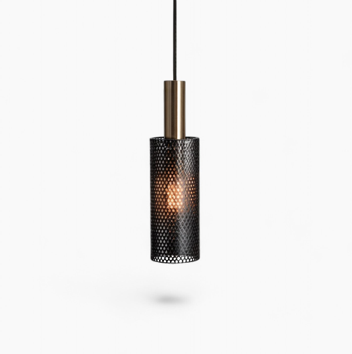 Elegante Metall-Hängelampe mit modernem Design und verstellbarem Kabel für eine edle Beleuchtung