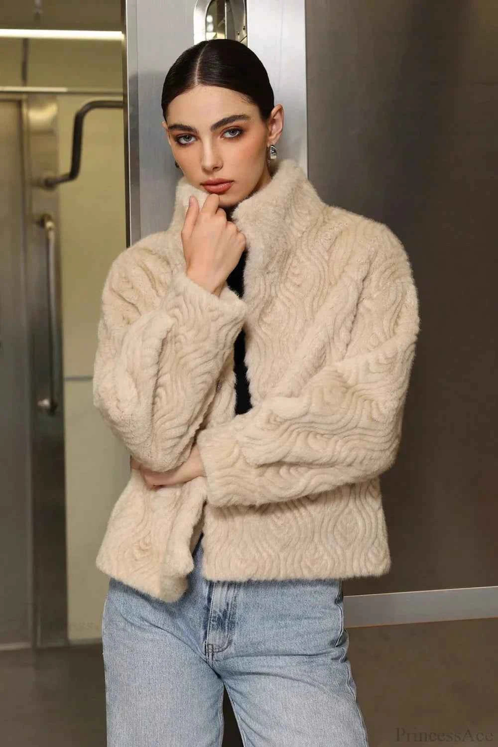 Gerippter Rollkragenpullover Kuscheliger Faux-Fell-Mantel für Wärme und Stil