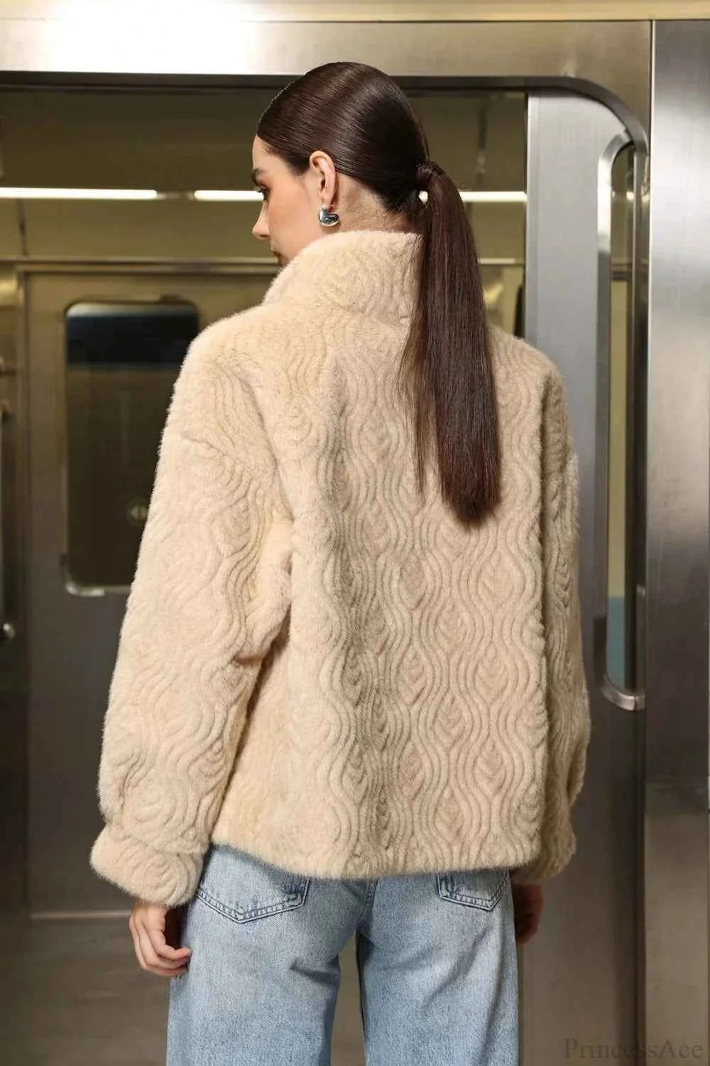 Gerippter Rollkragenpullover Kuscheliger Faux-Fell-Mantel für Wärme und Stil