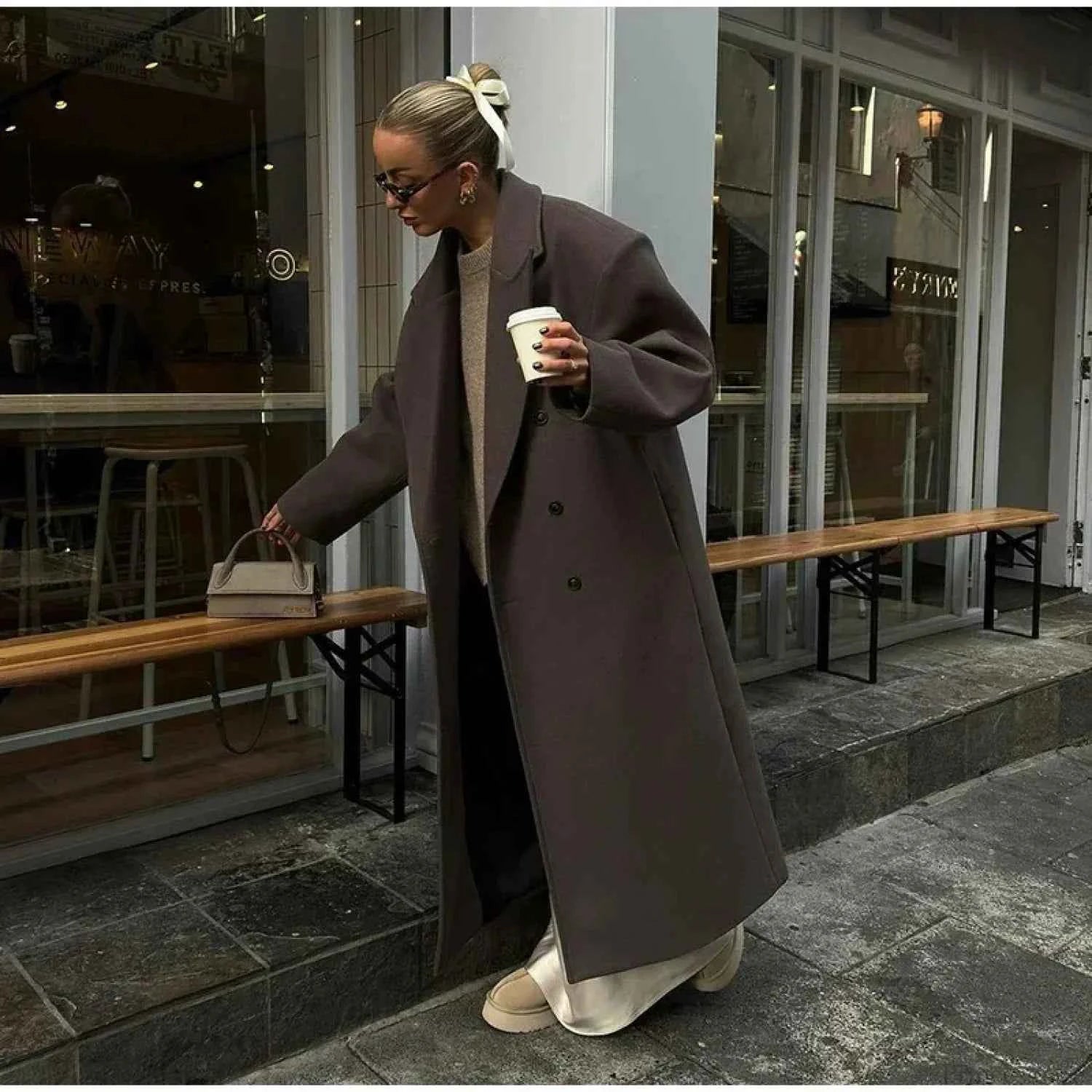 Legerer gerippter Woll-Doppelreihiger Mantel für gemütlichen Winterstil