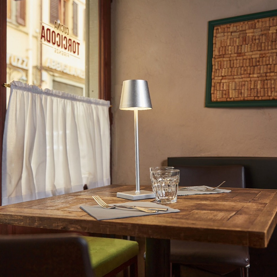 ModerneLED-Tischlampe mit Touchsteuerung und dimmbarem Licht