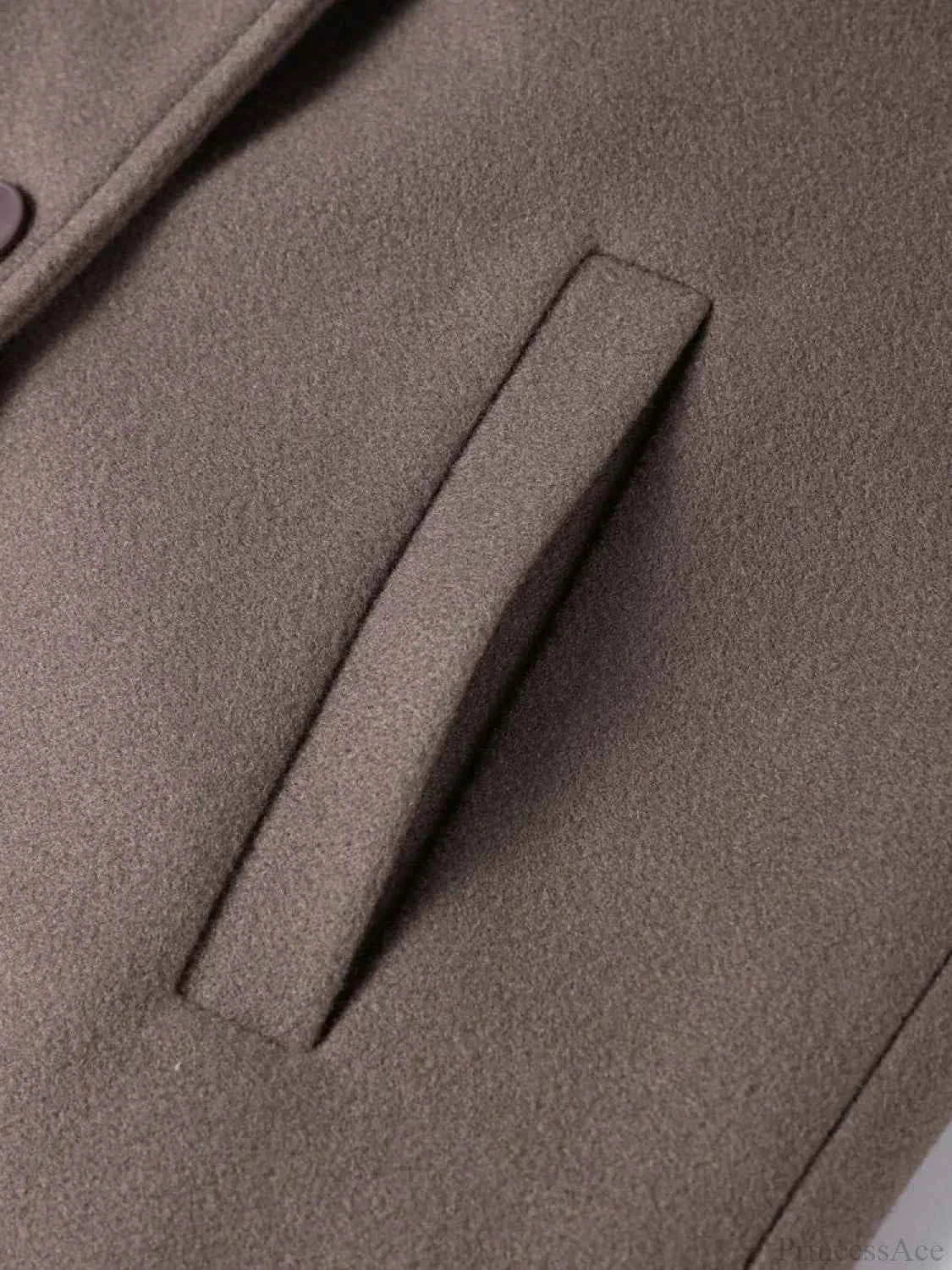 Eleganter Wollmantel mit vollem Ärmel und Reverskragen für stilvollen Schutz