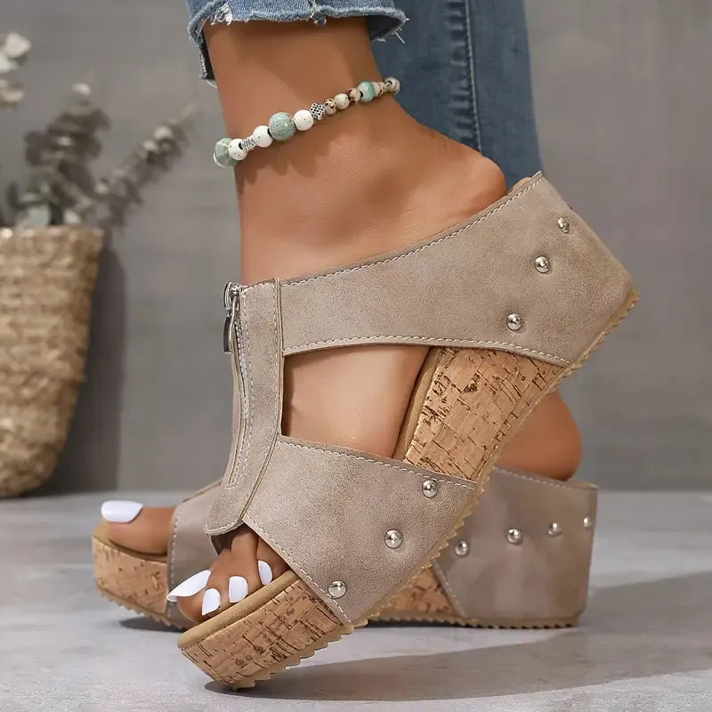 Elegante orthopädische offener Zehenschuh mit Keilabsatz für einen trendigen Stil