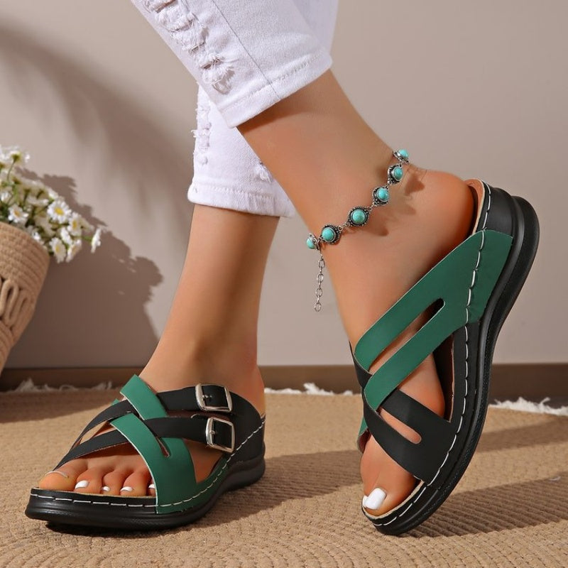Gürtel-Sandalen für Damen mit dicker Sohle – Das aktuelle Modetrend!
