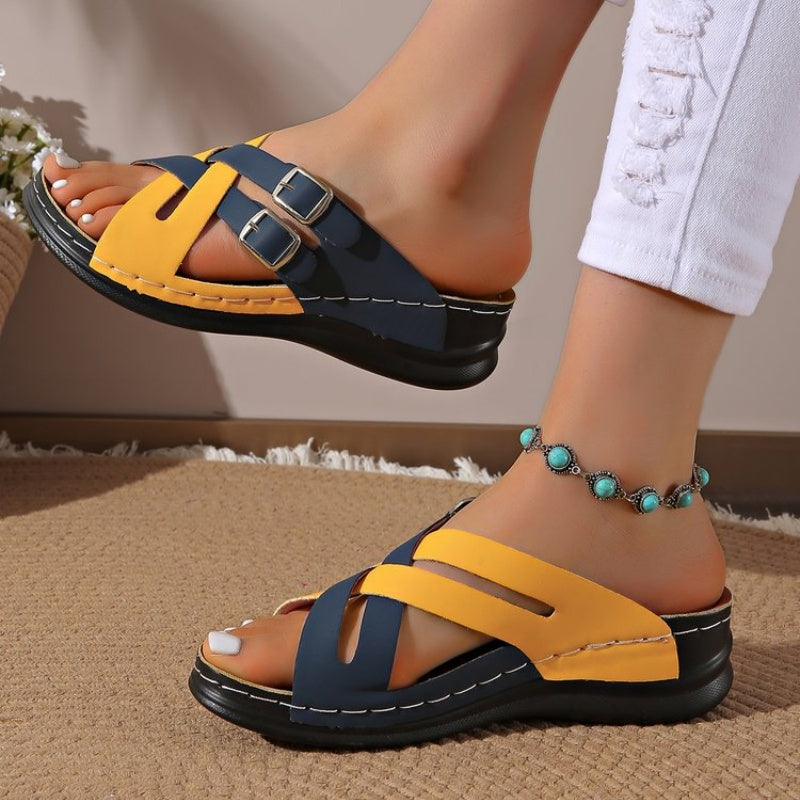 Gürtel-Sandalen für Damen mit dicker Sohle – Das aktuelle Modetrend!