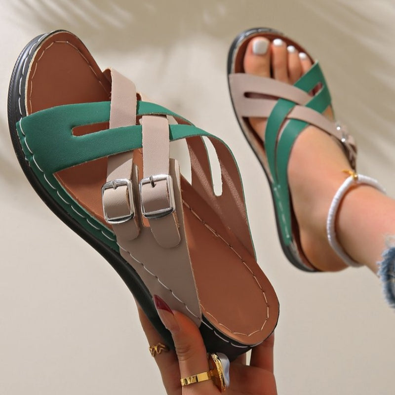 Gürtel-Sandalen für Damen mit dicker Sohle – Das aktuelle Modetrend!
