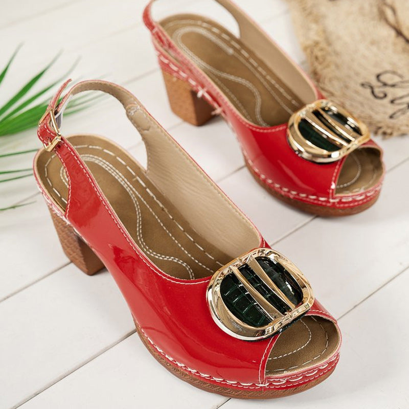 Elegante Kitten-Heels Sandalen mit Metallbügel für einen schicken und bequemen Look