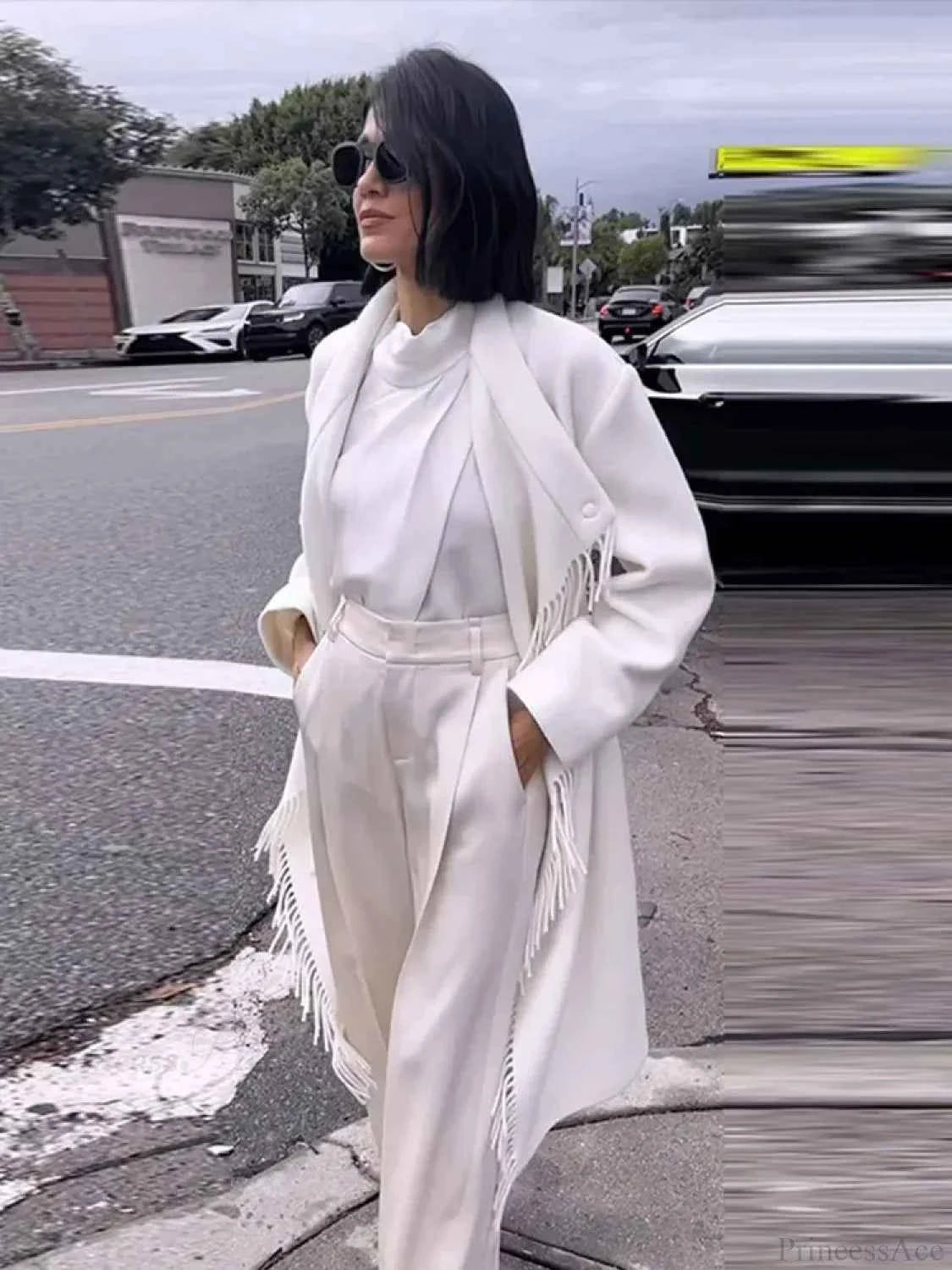 Oversize Wollmantel mit Rollkragen, Knoten und asymmetrischen Knöpfen