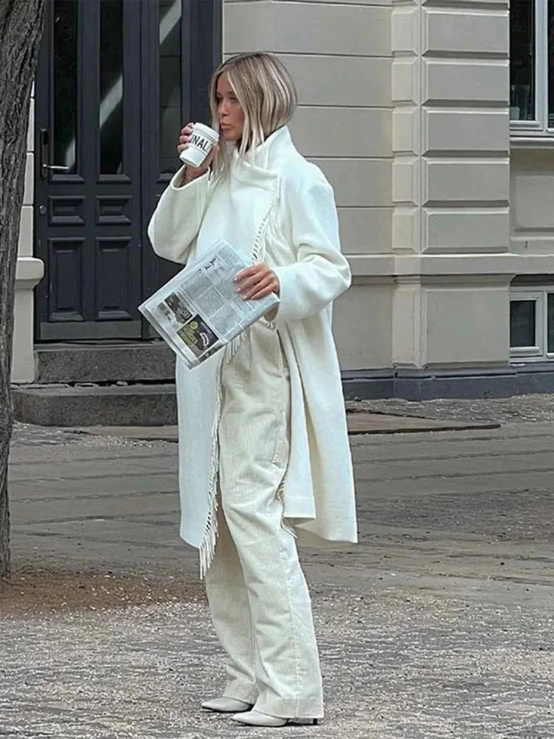 Oversize Wollmantel mit Rollkragen, Knoten und asymmetrischen Knöpfen