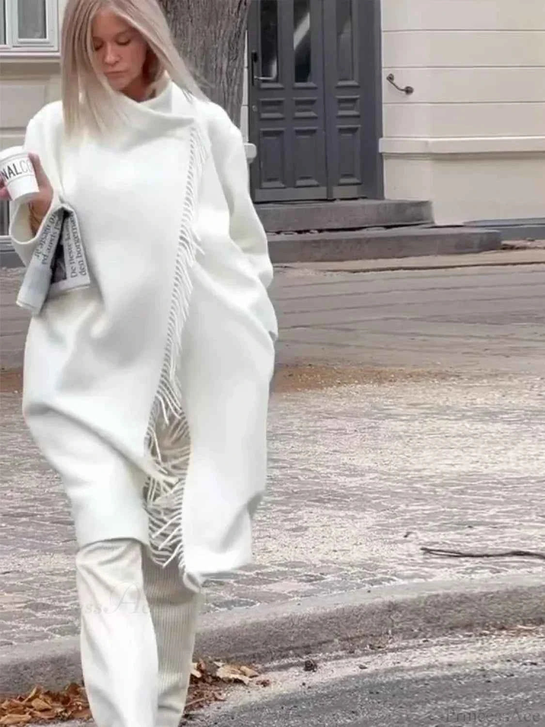 Oversize Wollmantel mit Rollkragen, Knoten und asymmetrischen Knöpfen