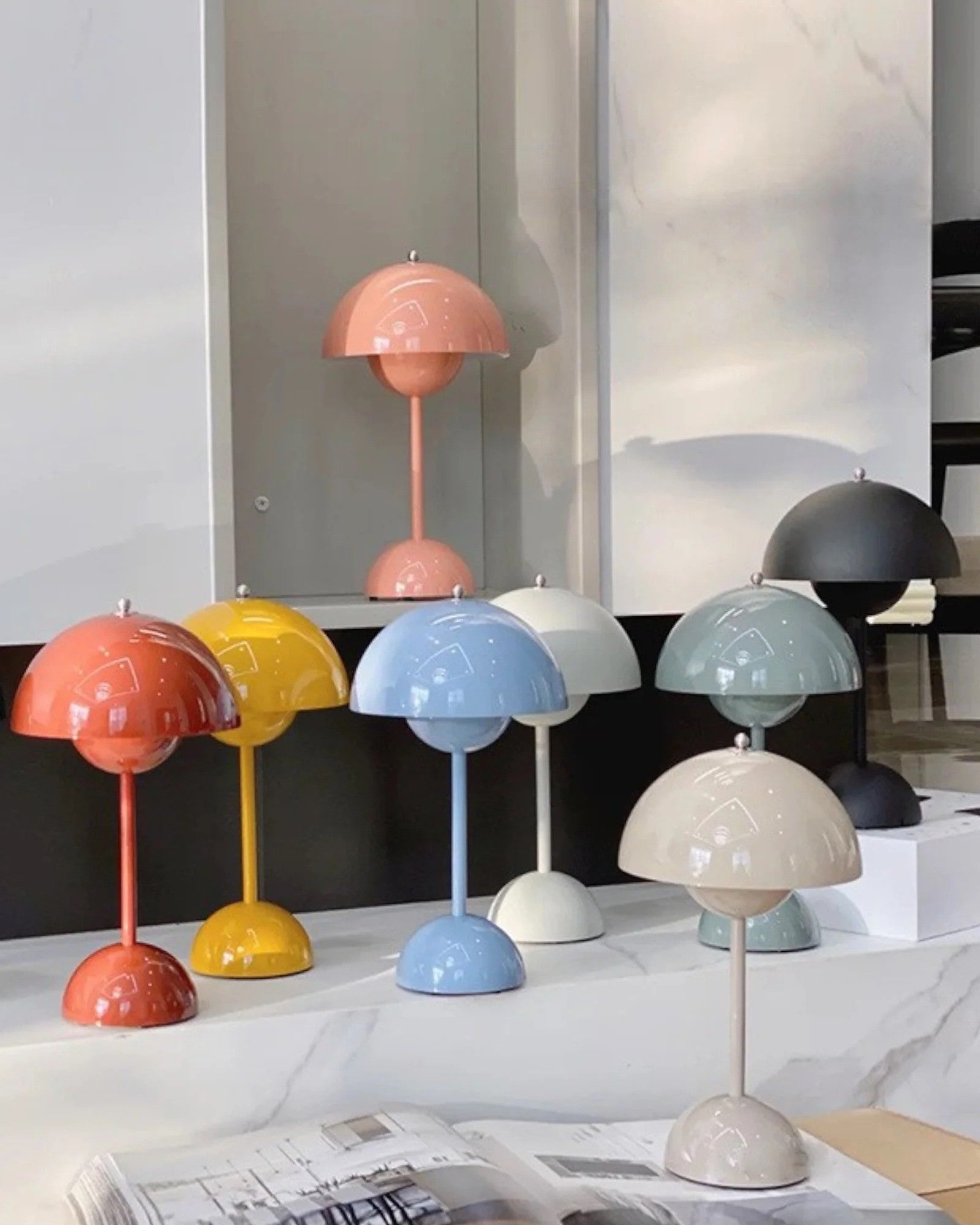 Moderne LED-Tischlampe mit skandinavischer verstellbarer Beleuchtung für eine elegante Atmosphäre
