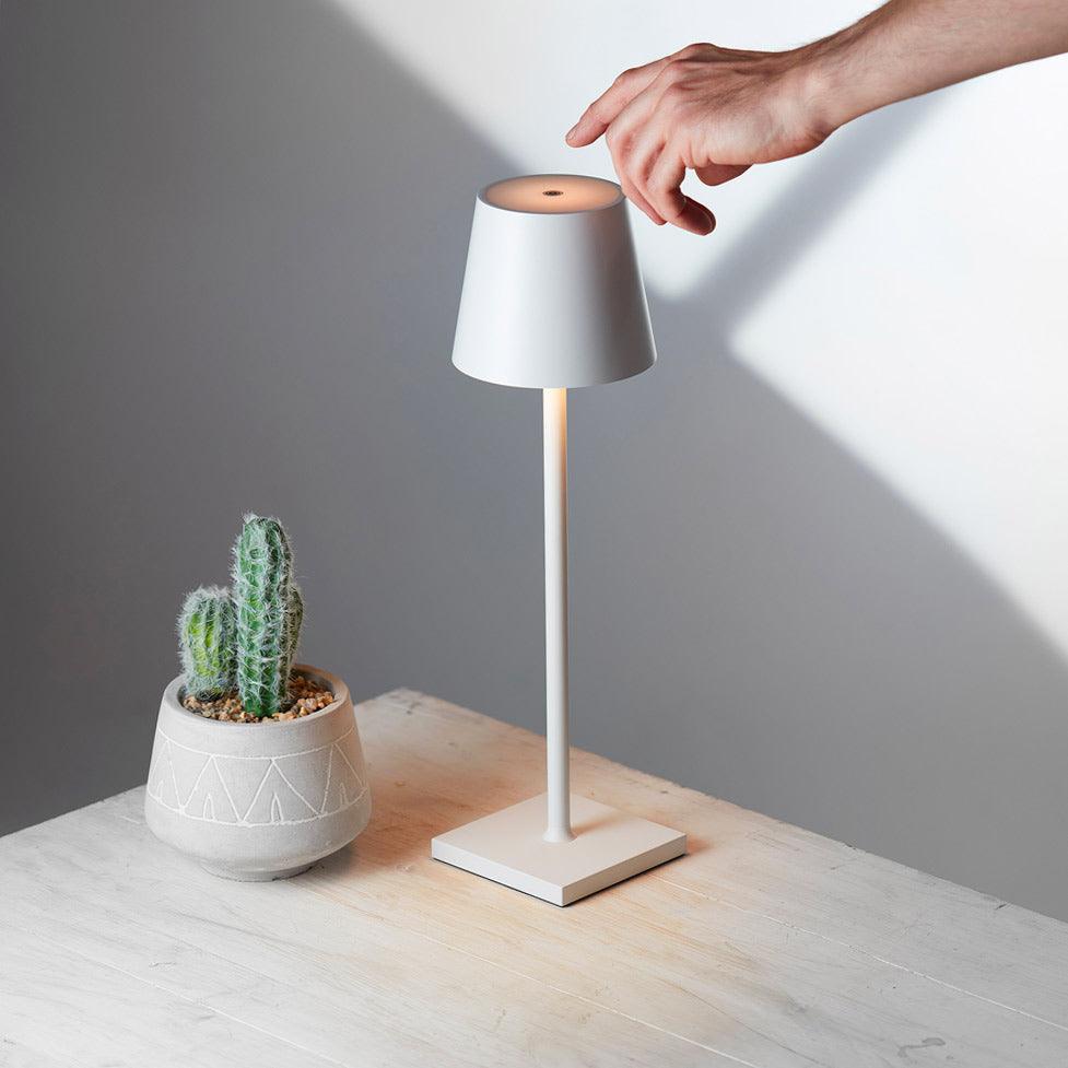 ModerneLED-Tischlampe mit Touchsteuerung und dimmbarem Licht