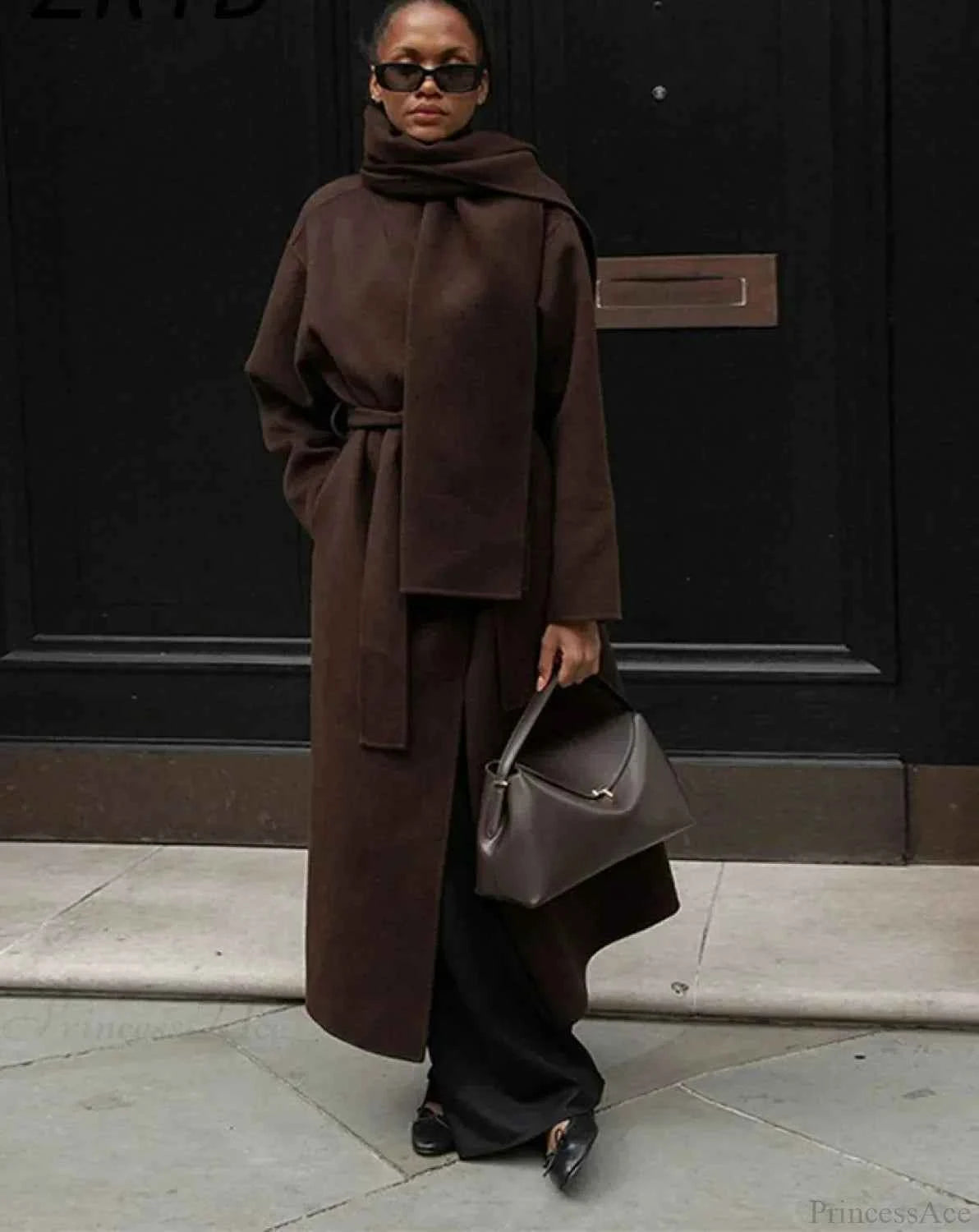 Damenmantel mit Wollkrawatte und Schleife am Hals