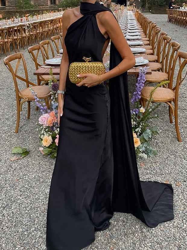 Elegantes langes ärmelloses Damenkleid mit Halskrause und edlen Bändern