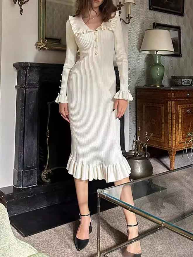 Knielange Strickjacke mit langen Ärmeln und Rüschen für einen eleganten und bequemen Look