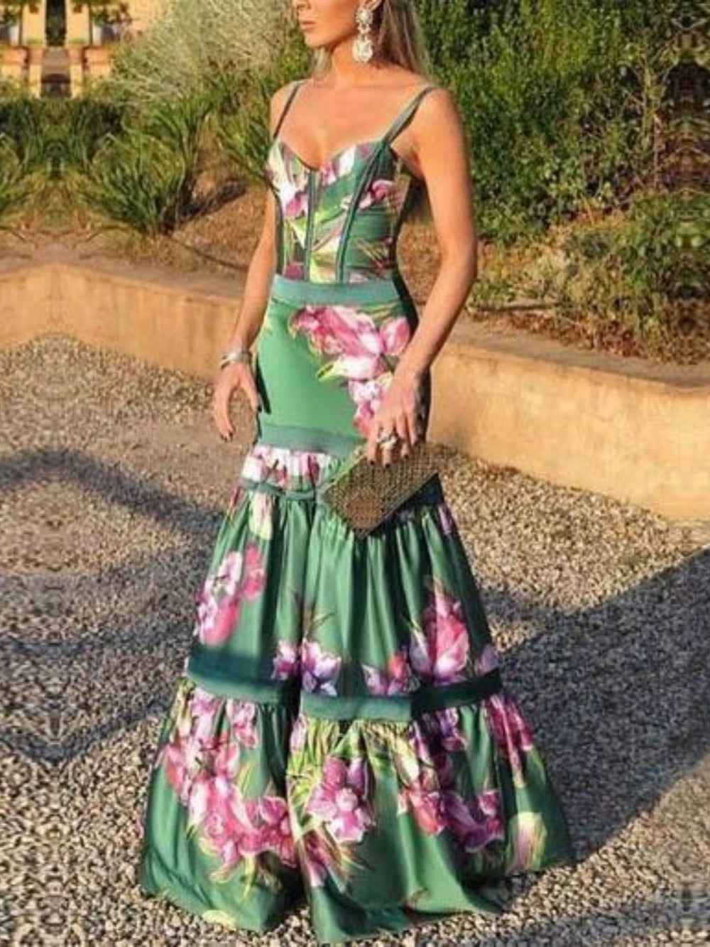 Langes Satin-Maxikleid mit bedrucktem Panel und Rückenträgern