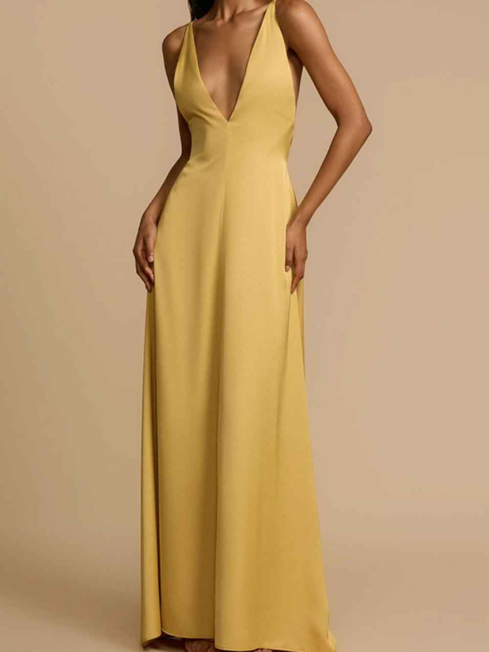 Elegantes langes Satin-Kleid mit großem Rücken und V-Ausschnitt