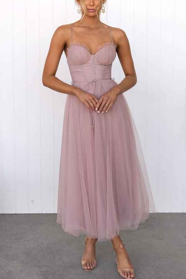 Elegantes Maxikleid aus Chiffon mit Trägern für eine moderne Prinzessinnenparty