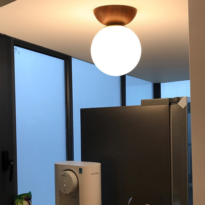 Nordic Orb Deckenlampe - Holzmaserung & Metallakzent